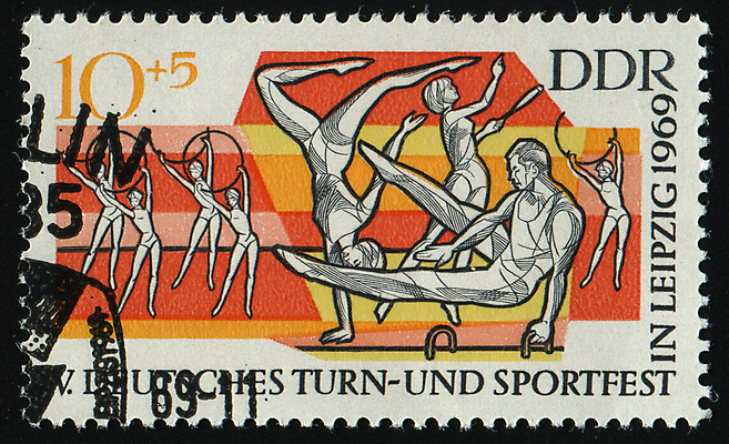 포토 JPG 해외이미지 여자 남자 올림픽 여러명 성인 빨간색 리듬체조 기념물 우표 곤봉 리듬체조선수 훌라후프체조 성인만 해외202004 해외포토 안마체조 스포츠용품 스포츠 컬러 다수 운동선수 사람 체조 파일형식 이미지허브