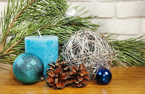 포토 JPG 해외이미지 식물 전통 디자인 계절 컨셉 크리스마스 공 휴가 새해 사람없음 목재 장식 초록색 파란색 갈색 장식볼 나뭇가지 소나무 닫기 은색 배열 상록수 침엽수 전나무 원뿔 구성 여의주 가문비나무 해외202004 해외포토 도형 나무 기념일 컬러 재료 모션 파일형식 이미지허브