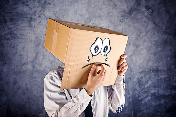 포토 JPG 해외이미지 남자 회색배경 한명 정장 상반신 성인 옆모습 슬픔 비즈니스맨 종이상자 불안 눈물 걱정 우울감 우울증 성인남자한명만 해외202004 해외포토 1 옷 감정 뷰포인트 백그라운드 비즈니스 사람 상자 회색 직장인 질병 남자한명만 성인남자만 파일형식 이미지허브