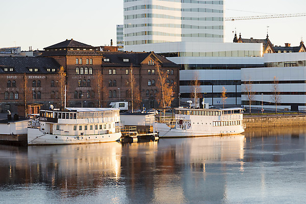 포토 JPG 해외이미지 건축양식 하늘 새로움 사람없음 건물 물 강 보트 기중기 옛날 해외202004 해외포토 자연요소 건축물 건축 컨셉 배_교통 중장비 파일형식 이미지허브