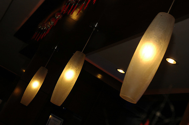 포토 JPG 해외이미지 디자인 벽 가구 백그라운드 패턴 전구 유리 호텔 조명 주택 실내 미술 사람없음 내부 장식 빨간색 빛 갈색 방 장비 수확 골동품 흰색 램프 화려 황금 클래식 고급 우아함 야간 그늘 복고 샹들리에 리빙 스타일 해외202004 해외포토 자연요소 컬러 생활용품 컨셉 무늬 농업 재질 숙소 문화예술 건물 파일형식 이미지허브