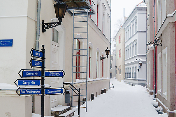 포토 JPG 해외이미지 나무 공원 유럽 문화 도로 길 조각 여행 크리스마스 겨울 건축양식 자연 날씨 전등 거리 사람없음 야외 건물 장식 빛 냉동 산책 바위 흰색 램프 도시 시간 센터 신비 서리 좁은 타운 일반 빛망울 라트비아 리가 방법 옛날 눈내림 스타일 해외202004 해외포토 식물 건축물 계절 공공시설 기념일 건축 나라 컬러 컨셉 교통시설 휴식 조명 눈_날씨 북유럽 돌_바위 생태계 파일형식 이미지허브