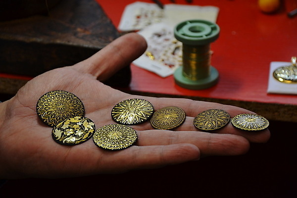 포토 JPG 해외이미지 전통 손 디자인 여자 남자 아시아 종교 문화 백그라운드 컨셉 돈 비즈니스 탁자 결혼식 미술 사람 동양인 사람없음 장식 빨간색 컬러풀 약 노란색 유행 동전 중국 수확 흰색 사찰 시장 황금 보석 심볼 오브젝트 신앙심 옛날 스타일 해외202004 해외포토 나라 컬러 가구 결혼 농업 의학 종교건축 문화예술 인종 신체부위 재산 광석 파일형식 이미지허브