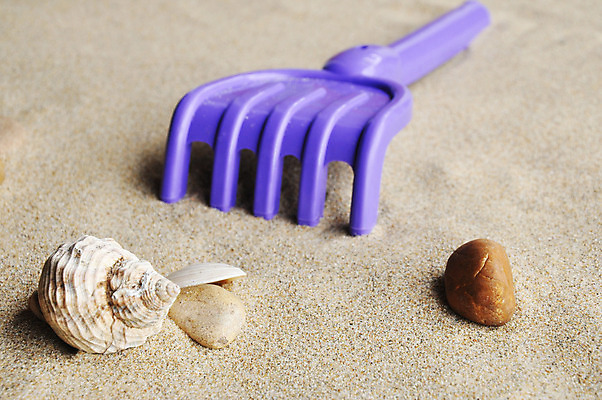 포토 JPG 해외이미지 모래 파도 바다 여행 백그라운드 자연 놀이 휴가 조개 불가사리 창조 풍경 사람없음 건물 빨간색 물 여름 파란색 장난감 햇빛 태양 갈색 껍질 놀이터 작음 삽 양동이 오브젝트 고립 해일 해외202004 해외포토 자연요소 건축물 계절 컬러 어패류 극피동물 크기 자연재해 생태계 파일형식 이미지허브