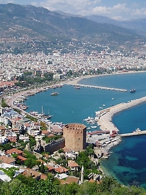 포토 JPG 해외이미지 바다 휴가 휴식 산 경사 사람없음 빨간색 하이앵글 항구 서핑 지중해 칠면조 두더지 해외202004 해외포토 뷰포인트 컬러 컨셉 교통시설 조류 수상스포츠 파일형식 이미지허브