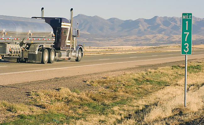포토 JPG 해외이미지 꽃 캐나다 비즈니스 통신 교통시설 자동차 사람없음 미국 운전 트럭 흰색 작업 운전사 캘리포니아 짐차 물류 디젤 로딩 서쪽 와이오밍 콜로라도 해외202004 해외포토 식물 직업 육상교통 컬러 교통 북아메리카 모션 방향 시설 파일형식 이미지허브