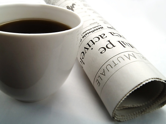 포토 JPG 해외이미지 커피 음료 비즈니스 통신 아침 사람없음 컵 정보 흰색 뜨거움 액체 신문 뉴스 맛 아침식사 인쇄 아로마 언론 에스프레소 따뜻한음료 출판 카페인 해외202004 해외포토 주간 식기 컬러 컨셉 간행물 식사 파일형식 이미지허브