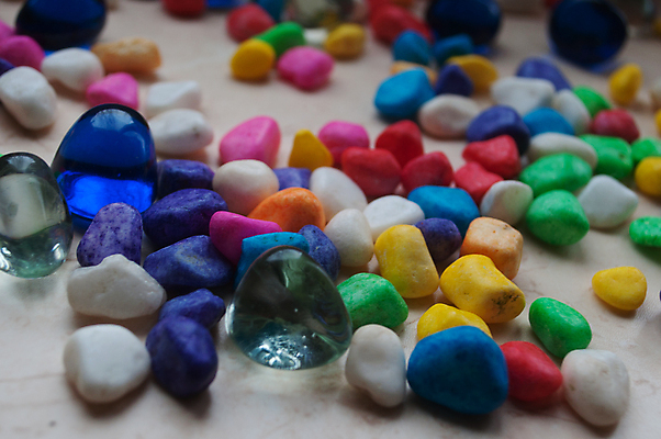 포토 JPG 해외이미지 모양 디자인 사람없음 빛 컬러풀 바위 흰색 투명 크리스탈 보석 지질학 해외202004 해외포토 교육 컬러 돌_바위 광석 파일형식 이미지허브