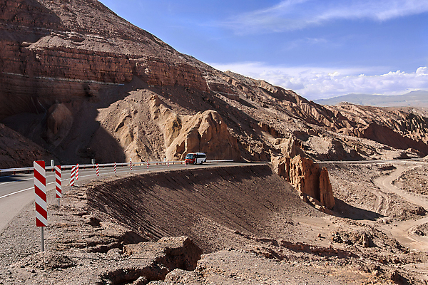 포토 JPG 해외이미지 도로 여행 교통시설 자연 버스 풍경 사람없음 환경 사막 고속도로 황무지 남아메리카 고도 지역 암초 멀리 칠레 지질학 해외202004 해외포토 교육 길 육상교통 교통 대중교통 아메리카 시설 생태계 파일형식 이미지허브