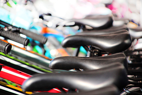 포토 JPG 해외이미지 라이프스타일 도로 스포츠 여행 교통시설 모션 산 건강 안전 사람없음 야외 판매 세일 상점 금속 자전거 경쟁 가장자리 구매 승차 헬멧 위험 주차 속도 먼지 모음 사이클링 매각 바이킹 방사형 비포장도로 알루미늄 페달 해외202004 해외포토 길 교통 컨셉 재질 생활 쇼핑 바이크 둘레 보호장비 육상스포츠 시설 파일형식 이미지허브