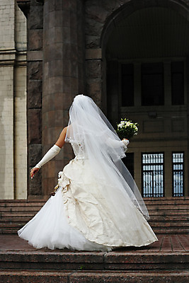 포토 JPG 해외이미지 드레스 꽃 행복 도로 결혼 십자가 사다리 사랑 한명 건물 가운 해외202004 해외포토 식물 1 건축물 옷 감정 길 교통시설 사람 이벤트 도구 파일형식 이미지허브