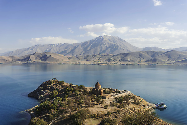 포토 JPG 해외이미지 건축물 기독교 종교 전통문화 호수 바다 여행 중동 건축양식 자연 산 파노라마 풍경 사람없음 건물 여름 관광지 교회 봄 바위 사찰 영혼 중세 역사 기념물 칠면조 랜드마크 명승지 옛날 해외202004 해외포토 전통 계절 건축 나라 문화 종교건축 조류 촬영기법 돌_바위 생태계 파일형식 이미지허브