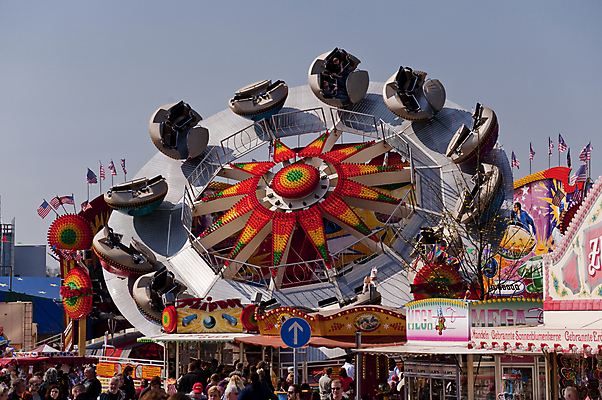 포토 JPG 해외이미지 주간 행복 휴식 사람없음 야외 맑음 놀이공원 놀이기구 주말 해외202004 해외포토 자연요소 감정 컨셉 날씨 테마파크 파일형식 이미지허브