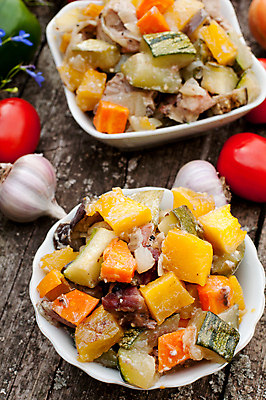 포토 JPG 해외이미지 접시 꽃 토마토 채소 탁자 호박 가지 양파 피망 육류 사람없음 여름 종 끝 달콤 핸드메이드 해외202004 해외포토 식물 식기 계절 가구 식재료 맛 파일형식 이미지허브