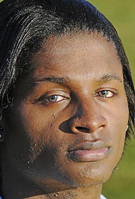 포토 JPG 해외이미지 모델 남자 한명 검은색 해외202004 해외포토 1 컬러 사람 파일형식 이미지허브