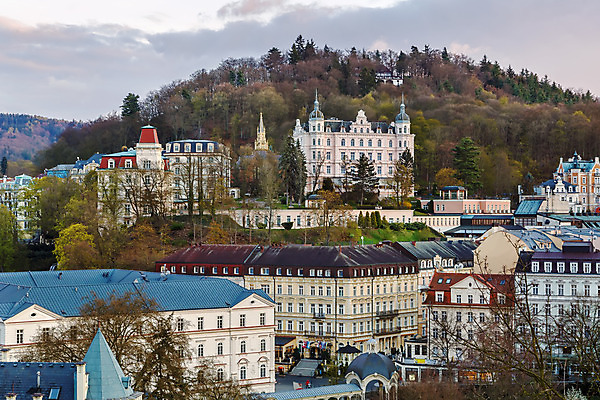포토 JPG 해외이미지 구름 외관 유럽 문화 여행 건축양식 안테나 사람없음 건물 도시풍경 교회 일몰 봄 도시 역사 체코 타운 공화국 보헤미아 해외202004 해외포토 자연요소 건축물 계절 건축 나라 통신 풍경 노을 파일형식 이미지허브
