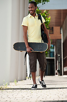 포토 JPG 해외이미지 학생 라이프스타일 교육 남자 행복 스포츠 백그라운드 운동화 셔츠 가방 건축양식 학교 한명 서기 웃음 사람 야외 건물 갈색 검은색 스케이트 스케이팅 흰색 청바지 도시 스케이트보드 대학교 스케이터 해외202004 해외포토 1 건축물 잡화 건축 감정 스포츠용품 컬러 신발 상의 바지 모션 겨울스포츠 운동선수 표정 생활 보드_스포츠 파일형식 이미지허브