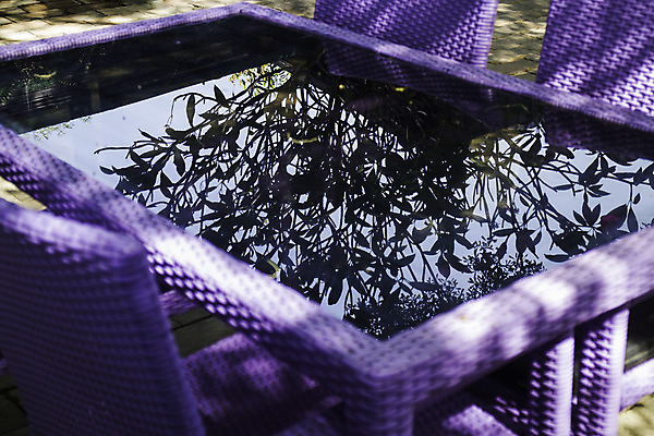 포토 JPG 해외이미지 의자 유리 탁자 휴식 잔디 사람없음 야외 초록색 여름 컬러풀 반사 식당 정원 저녁식사 재활용 거울 해외202004 해외포토 식물 계절 컬러 가구 컨셉 재질 상점 식사 친환경 파일형식 이미지허브