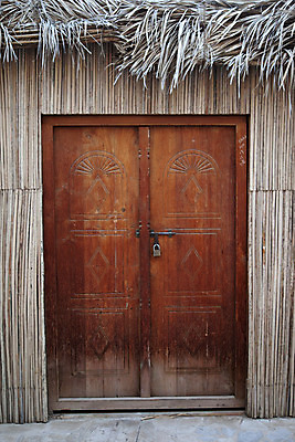 포토 JPG 해외이미지 벽 백그라운드 건축양식 날씨 주택 사람없음 건물 목재 문 묘사 대문 옛날 중고 파멸 해외202004 해외포토 나무 건축물 건축 컨셉 재료 파일형식 소멸 이미지허브