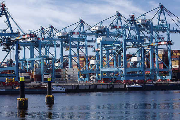 포토 JPG 해외이미지 산업 바다 비즈니스 교통시설 사람없음 세계 글로벌 쌓기 항구 트럭 화물 보트 상품 컨테이너 조선소 창고 기중기 무역 함선 상업 수납 포트 지게차 물류 분배 터미널 세관 해외202004 해외포토 교통 배_교통 모션 자동차 운송업 중장비 시설 파일형식 관세청 이미지허브