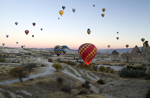 포토 JPG 해외이미지 아시아 스포츠 여행 교통시설 자연 하늘 산 요정 카파도키아 굴뚝 사람 풍경 사람없음 야외 계곡 침묵 뜨거움 동굴 장면 풍선 칠면조 절정 지질학 해외202004 해외포토 교육 나라 교통 조류 소리 시설 생태계 파일형식 튀르키예 이미지허브