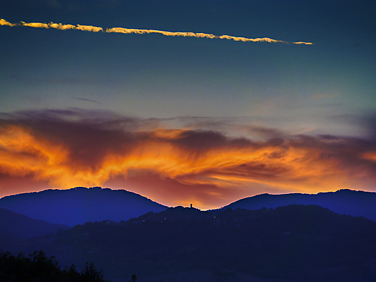 포토 JPG 해외이미지 식물 계절 실루엣 유럽 여행 백그라운드 밭 자연 하늘 휴가 주택 풍경 사람없음 여름 빛 햇빛 태양 농장 평화 일출 환경 침묵 일몰 봄 이탈리아 안개 가을 시골 언덕 포도밭 장면 지역 토스카나 수평선 해외202004 해외포토 자연요소 나라 컨셉 농업 날씨 촬영기법 건물 노을 소리 생태계 파일형식 이미지허브