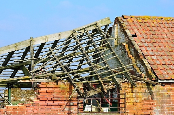 포토 JPG 해외이미지 외관 유럽 건축양식 자연 하늘 지붕 날씨 주택 풍경 사람없음 건물 목재 농가 농장 수확 시골 버리기 외양간 깨짐 썩음 옛날 파멸 해외202004 해외포토 나무 건축물 건축 나라 컨셉 농업 재료 모션 생태계 파일형식 소멸 이미지허브