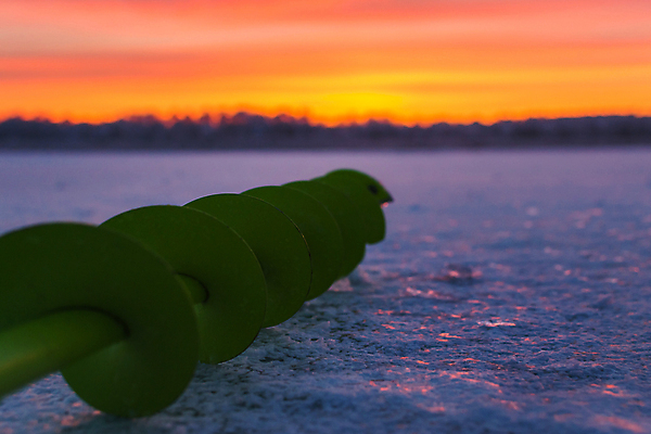포토 JPG 해외이미지 손 옷 계절 호수 스포츠 이동 겨울 모션 자연 하늘 낚시 어류 풍경 취미 사람없음 야외 빨간색 물 강 태양 냉동 얼음 일몰 장비 추위 흰색 나사 연못 신선 업무 구멍 시원함 북극 질감 빙하 서리 낚시꾼 봉 북쪽 송곳 인내 해외202004 해외포토 자연요소 컬러 컨셉 레저 신체부위 노을 수중동물 공구 작업 극지방 방향 생태계 파일형식 이미지허브