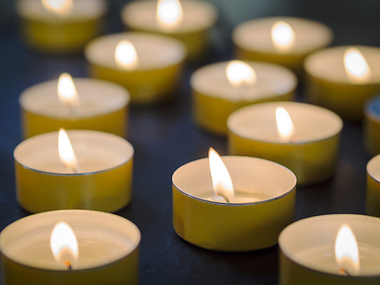 포토 JPG 해외이미지 라이프스타일 디자인 종교 백그라운드 크리스마스 촛불 불 휴가 불꽃 휴식 기념 따뜻함 사람없음 장식 빛 검은색 스파 어둠 그룹 명상 촛대 빛망울 연소 해외202004 해외포토 자연요소 기념일 컬러 컨셉 초 생활 파일형식 이미지허브