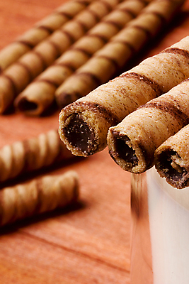 포토 JPG 해외이미지 문화 음식 유리 아침 디저트 요리 사람없음 목재 컵 갈색 노란색 과자 식당 초콜릿 식사 카페 우유 껍질 흰색 황금 달콤 아침식사 유혹 굽기 먹기 유기농 심플 흙더미 와플 스터핑 페스츄리 개암 해외202004 해외포토 주간 나무 식기 웰빙 열매 빵 컬러 컨셉 재료 모션 재질 유제품 상점 흙 맛 구이 파일형식 더미 이미지허브