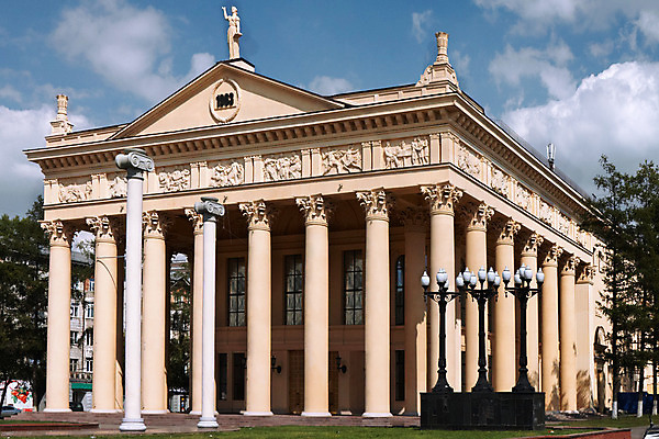 포토 JPG 해외이미지 구름 문화 조각 건축양식 하늘 미술 사람없음 건물 여름 기둥 도시 극장 러시아 드라마 천연기념물 시베리아 해외202004 해외포토 자연요소 건축물 계절 건축 유럽 문화예술 파일형식 이미지허브