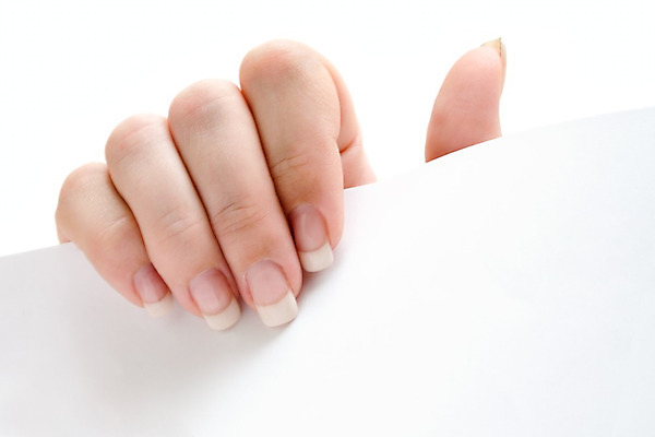 포토 JPG 해외이미지 손 여자 종이 백그라운드 컨셉 비즈니스 통신 손가락 아이디어 프레임 관리 사람 사람없음 사무실 우주 쪽지 공백 정보 흰색 기록 잡기 발표 메시지 사인 상업 보여주기 시트 승진 소통 마케팅 조언 카피스페이스 해외202004 해외포토 컬러 모션 신체부위 파일형식 이미지허브