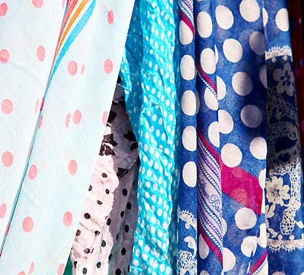 포토 JPG 해외이미지 디자인 드레스 옷 계절 분홍색 백그라운드 무지개 패턴 오렌지 비즈니스 따뜻함 사람없음 빨간색 빛 컬러풀 노란색 유행 판매 상점 목도리 추위 수확 직물 면 화려 시장 클래식 우아함 런던 질감 상업 모음 마디 귀족 핸드메이드 스타일 해외202004 해외포토 자연요소 잡화 컬러 컨셉 무늬 농업 과일 영국 한글 파일형식 이미지허브