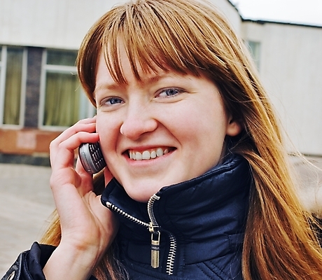 포토 JPG 해외이미지 백인 여자 남자 포즈 모바일 거리 대화 한명 성인 스마트폰 부름 지원 해외202004 해외포토 서양인 1 모션 말하기 사람 핸드폰 스마트기기 파일형식 이미지허브