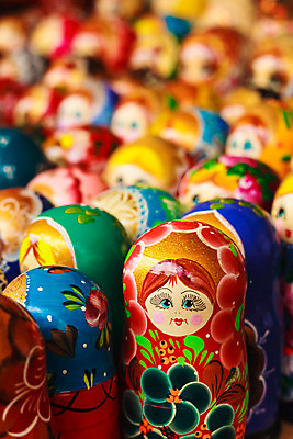포토 JPG 해외이미지 전통 디자인 여자 문화 얼굴 인형 가족 실내 선물 사람없음 목재 장식 빨간색 세트 장난감 숫자 화려 그리기 그룹 시장 작음 심볼 러시아 질서 진행 넘어짐 러시아인 민화 전국 줄서기 특별함 핸드메이드 스타일 해외202004 해외포토 서양인 나무 문자 유럽 컬러 컨셉 재료 관계 모션 사람 내부 신체부위 예절 크기 그림 파일형식 이미지허브