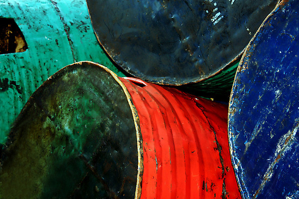 포토 JPG 해외이미지 백그라운드 사람없음 빨간색 초록색 파란색 휘발유 컨테이너 드럼 디젤 옛날 해외202004 해외포토 산업 컬러 타악기 석유 파일형식 이미지허브