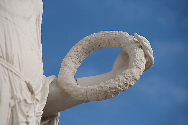 포토 JPG 해외이미지 1 유물 왕관 미술 사람없음 파란색 조각상 도전 골동품 게임 흰색 클래식 전쟁 팔 승자 월계수 필승 해외202004 해외포토 전통 컬러 컨셉 놀이 문화예술 신체부위 조형물 우승 파일형식 이미지허브