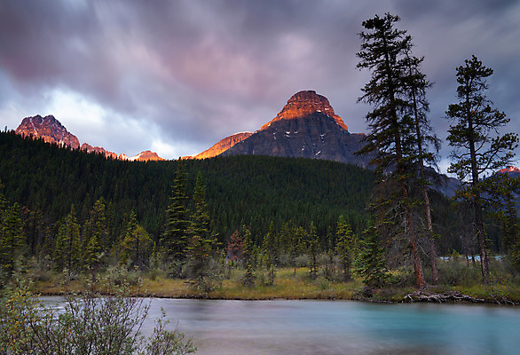 포토 JPG 해외이미지 구름 호수 여행 캐나다 북아메리카 자연 하늘 산 파노라마 국립공원 풍경 사람없음 야외 물 관광지 일출 환경 황혼 새벽 시골 황무지 정상 당구 생태계 암초 산봉우리 물새 흐림 석호 내추럴 앨버타 절정 산맥 해외202004 해외포토 자연요소 공원 조류 날씨 촬영기법 아메리카 구기 노을 일몰 봉우리 파일형식 이미지허브