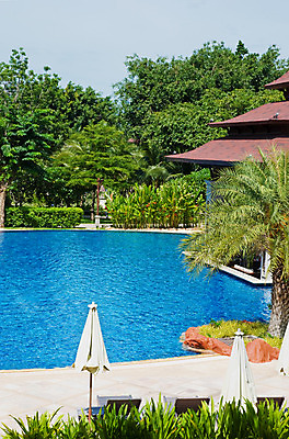 포토 JPG 해외이미지 나무 태국 호텔 휴가 휴식 사람없음 초록색 물 파란색 폭포 신선 당구 휴양지 주말 해외202004 해외포토 자연요소 식물 아시아 컬러 컨셉 자연 숙소 구기 장소 파일형식 이미지허브