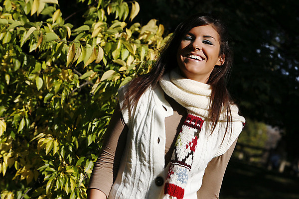 포토 JPG 해외이미지 나무 공원 여자 잎 자연 휴식 한명 사람 야외 기쁨 아내 해외202004 해외포토 식물 1 공공시설 감정 컨셉 생태계 파일형식 이미지허브