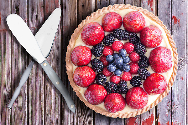 포토 JPG 해외이미지 계절 열매 음식 패턴 과일 탁자 날씨 디저트 나선형 요리 사람없음 목재 과자 수확 껍질 가을 기구 시골 신선 판넬 원형 시장 구부린 달콤 굽기 블루베리 매듭 산딸기 머리위 주걱 레시피 블랙베리 채식주의자 커스터드 타르트 페스츄리 핸드메이드 해외202004 해외포토 도형 나무 식물 빵 가구 무늬 농업 재료 모션 주방용품 맛 구이 크림 채식 파이_빵 파일형식 이미지허브