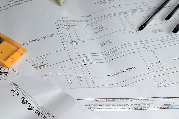 포토 JPG 해외이미지 디자인 종이 건축양식 바닥 주택 사람없음 내부 사무실 펜 공연 도구 작업 엔지니어 수리 확대 계획 헬멧 인쇄 건축가 디자이너 스케치 두루마리 목수 심볼 측정 시설 그림 청사진 공학 건축업자 계약자 복원 제도 제안 프로젝트 해외202004 해외포토 직업 교육 건축 컨셉 비즈니스 미술 이벤트 건물 필기구 기술자 보호장비 계약 파일형식 이미지허브