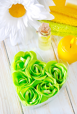 포토 JPG 해외이미지 사람없음 초록색 스파 하트 아로마 스파용품 비누 향초 아로마테라피 해외202004 해외포토 모양 컬러 초 위생용품 오브젝트 테라피 파일형식 이미지허브