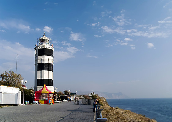 포토 JPG 해외이미지 나무 구름 계절 바다 자연 하늘 날씨 등대 풍경 사람없음 야외 초록색 여름 파란색 햇빛 환경 가을 바위 시골 땅 조경 장면 지역 수평선 해외202004 해외포토 자연요소 식물 컬러 태양 돌_바위 생태계 파일형식 이미지허브