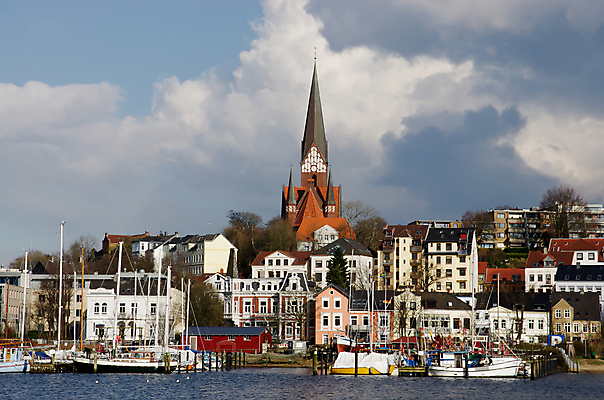 포토 JPG 해외이미지 유럽 바다 여행 요트 건축양식 독일 항해 사람없음 가로 물 도시풍경 교회 여행객 항구 도시 보트 북쪽 포트 타운 스카이라인 해외202004 해외포토 자연요소 건축 나라 배_교통 종교건축 교통시설 사람 풍경 건물 방향 파일형식 이미지허브
