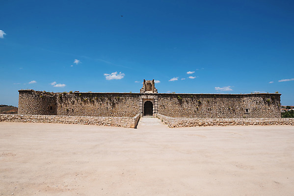포토 JPG 해외이미지 유럽 벽 여행 건축양식 하늘 휴가 풍경 사람없음 야외 건물 탑 바위 성 중세 역사 스페인 폐허 타운 천연기념물 마드리드 옛날 파멸 해외202004 해외포토 건축물 건축 나라 컨셉 돌_바위 도시 파일형식 소멸 이미지허브