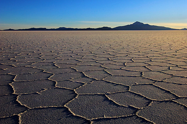 포토 JPG 해외이미지 구름 호수 여행 백그라운드 패턴 자연 하늘 표면 파노라마 풍경 사람없음 야외 물 파란색 컬러풀 세계 태양 반사 일출 미국 침묵 일몰 거울 사막 달 흰색 황무지 플랫 매끈함 화산 소금 장면 남쪽 무한 볼리비아 수평선 해외202004 해외포토 자연요소 컬러 북아메리카 무늬 산 촬영기법 아메리카 노을 소리 감각 방향 생태계 파일형식 이미지허브