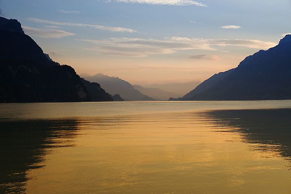 포토 JPG 해외이미지 구름 실루엣 유럽 호수 여행 백그라운드 오렌지 자연 하늘 휴가 산 풍경 사람없음 물 여름 파란색 빛 컬러풀 태양 반사 평화 일출 침묵 황혼 일몰 봄 새벽 보트 저녁 큼 스위스 알프스 설정 내추럴 해외202004 해외포토 자연요소 계절 나라 컬러 컨셉 과일 촬영기법 노을 소리 배 밤 야간 크기 생태계 선박 파일형식 이미지허브