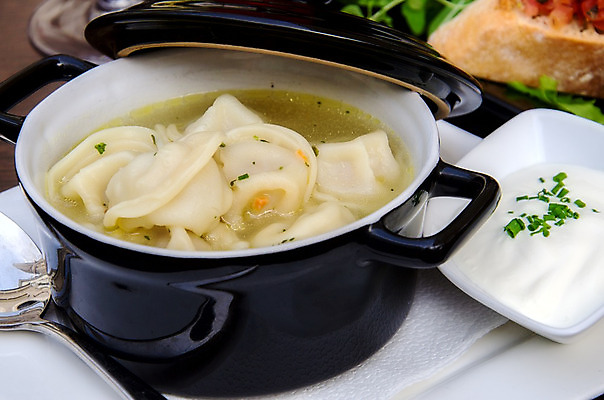 포토 JPG 해외이미지 전통 식기 접시 문화 음식 백그라운드 포크 부분 파슬리 건강 육류 요리 사람없음 초록색 갈색 식당 식사 저녁식사 흰색 신선 아침식사 수프 먹기 크림 준비 상쾌 반죽 후추 점심식사 경단 라비올리 러시아인 삶기 핸드메이드 해외202004 해외포토 서양인 감정 컬러 채소 식재료 모션 상점 향신료 파일형식 이미지허브