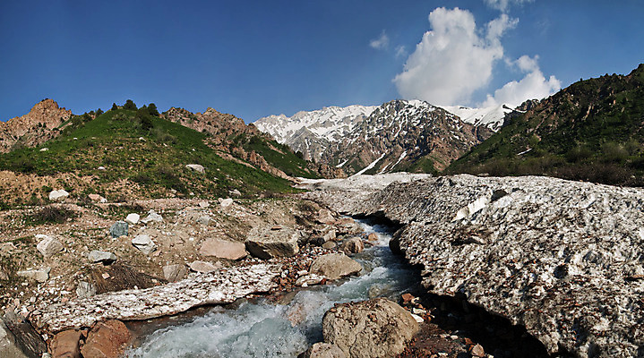 포토 JPG 해외이미지 아시아 여행 자연 하늘 산 풍경 사람없음 야외 가로 초록색 물 파란색 강 햇빛 얼음 봄 하이킹 추위 흰색 개울 황무지 언덕 빙하 지역 우즈베키스탄 산악지대 해외202004 해외포토 자연요소 계절 나라 컬러 레저 태양 생태계 중앙아시아 파일형식 이미지허브